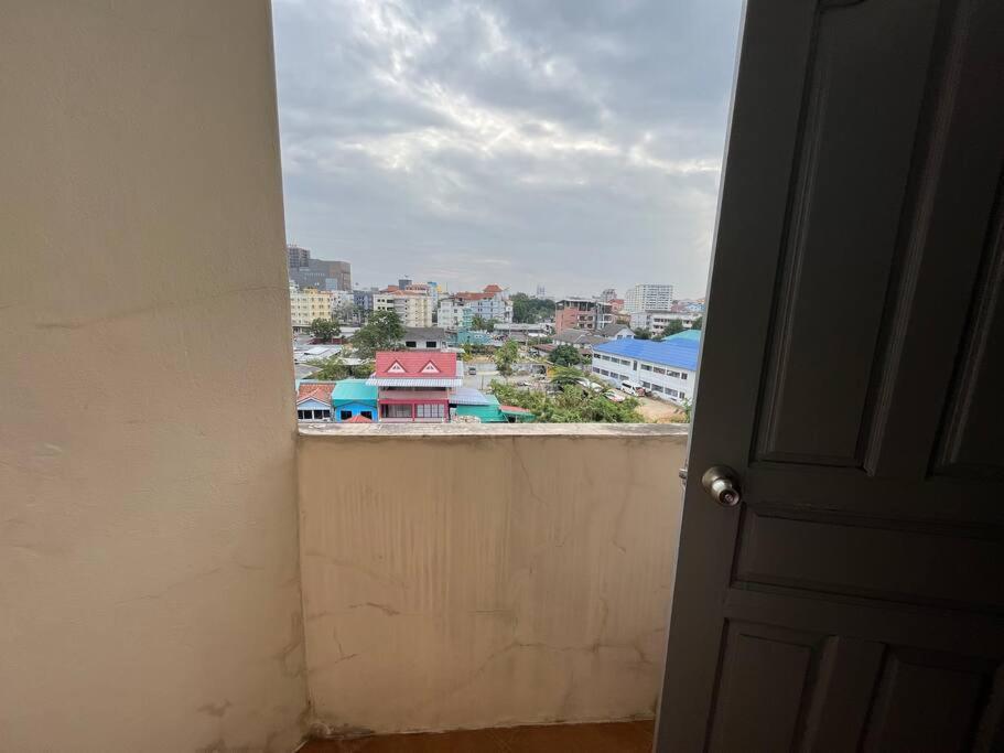 Rooftop Room In We Residence Pattaya Exterior photo